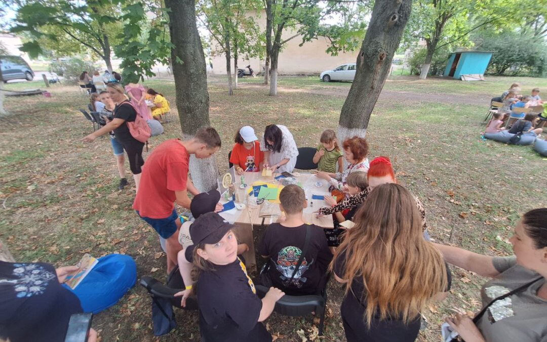 Творчість створює теплий настрій і дружні стосунки